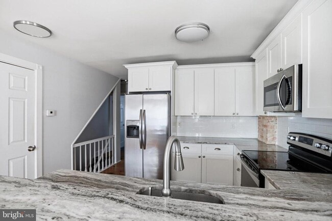 Building Photo - 33 E Front St