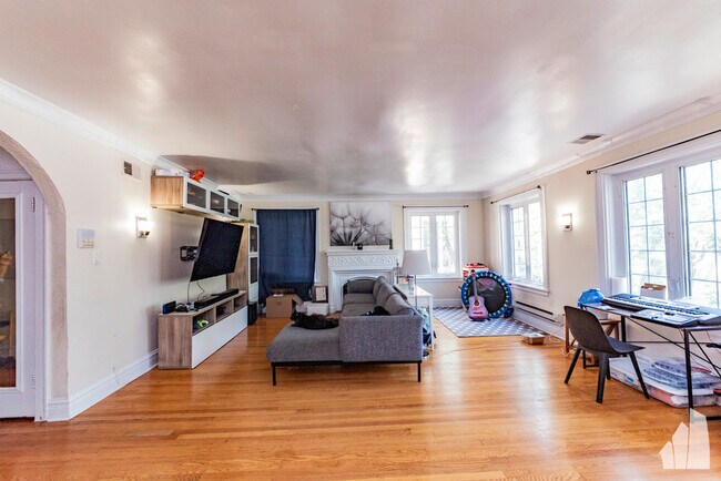 Foto del edificio - 2032 W Jarvis Ave