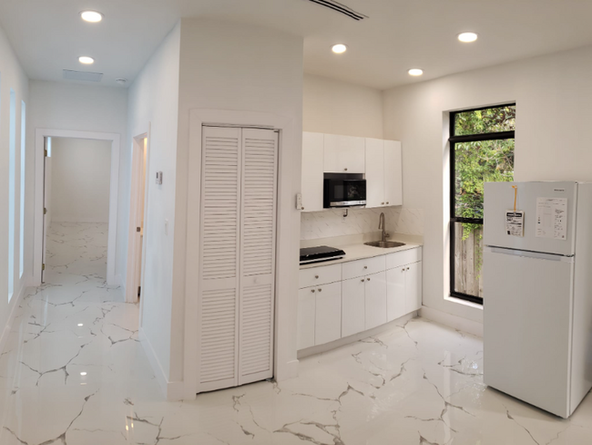 Building Photo - 590 Ragan Dr