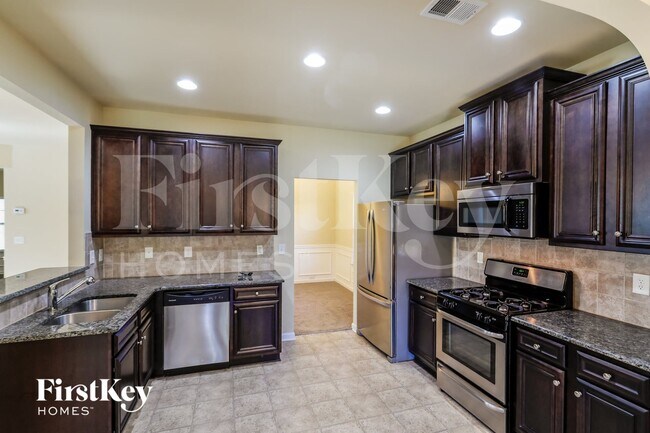Foto del edificio - 6013 Cloverfield Way