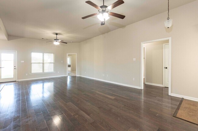 Foto del edificio - 132 Timber Edge Dr