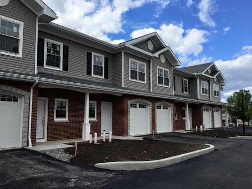 Foto principal - Hunt Club Circle Townhomes