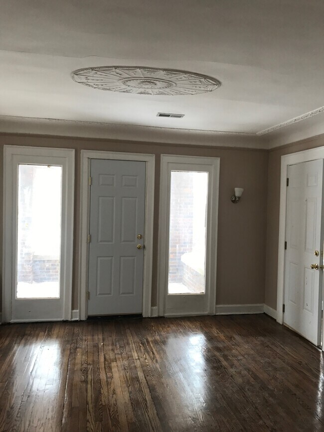 Foto del edificio - 3235 W Grand St