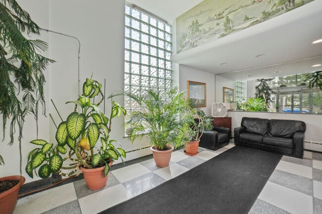 Building Photo - 165 Balliol