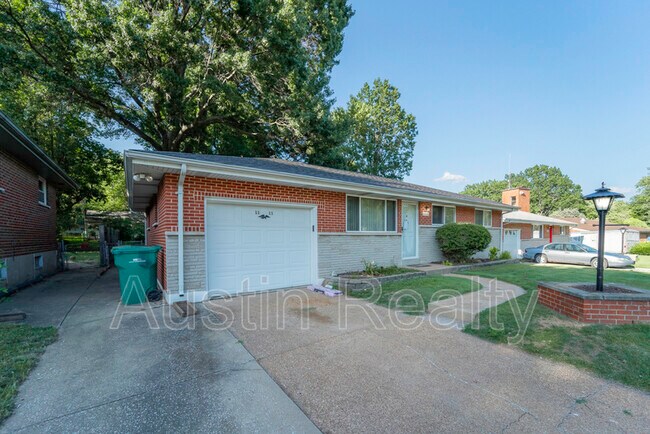 Building Photo - 1111 Cove Ln