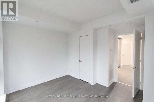 Building Photo - 7 Grenville St