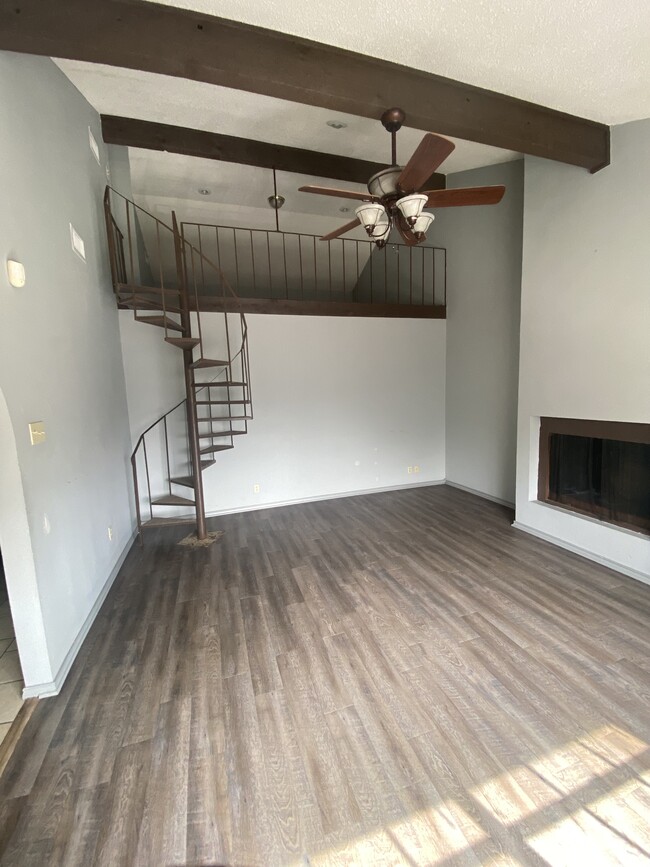 Living Rm view with Spiral staircase - 1816 E Price St