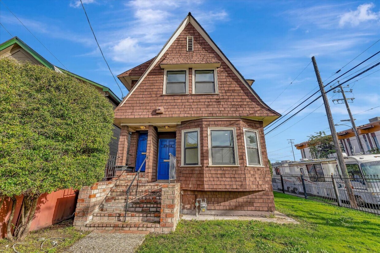 Primary Photo - 2804 Adeline St