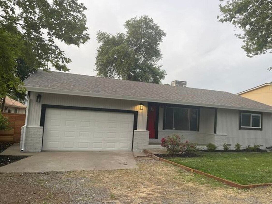Primary Photo - Home for Rent in Citrus Heights, CA