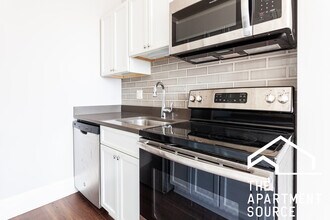 Building Photo - 817 W Lakeside Pl