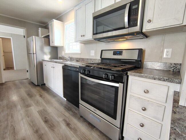 Building Photo - 5222 Rhine Dr