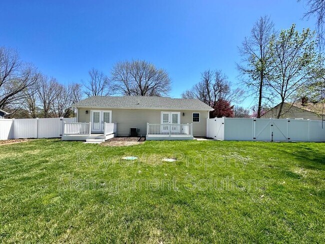 Building Photo - 2991 Lyndhurst Rd