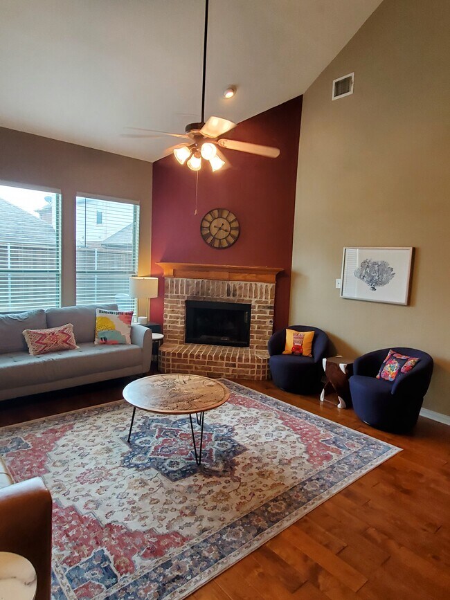 Foto del edificio - 9401 Caliente Dr