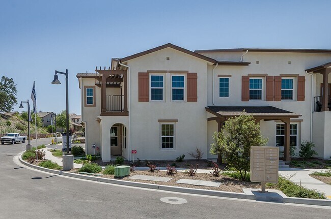 Foto del edificio - Desirable 3 bedroom Condo in a Gated Commu...
