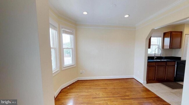 Building Photo - 2508 S Kenwood St