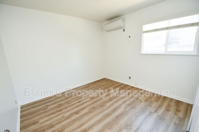 Foto del edificio - 3243 Curt Dr