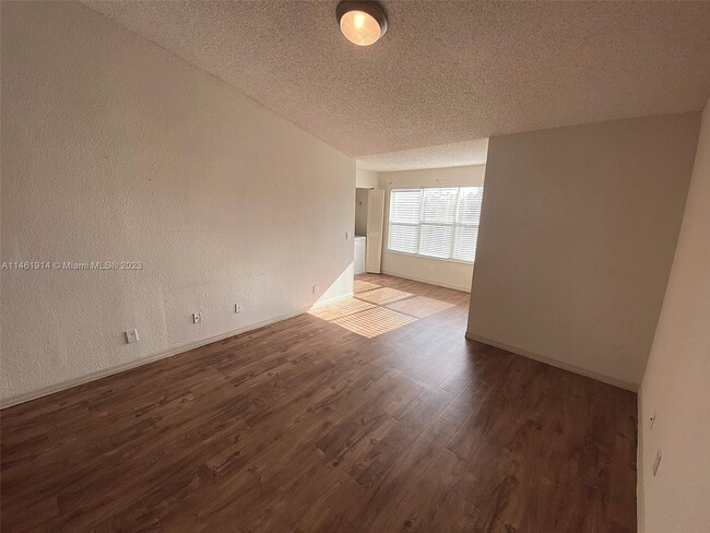 Building Photo - 565 Vista Isles Dr