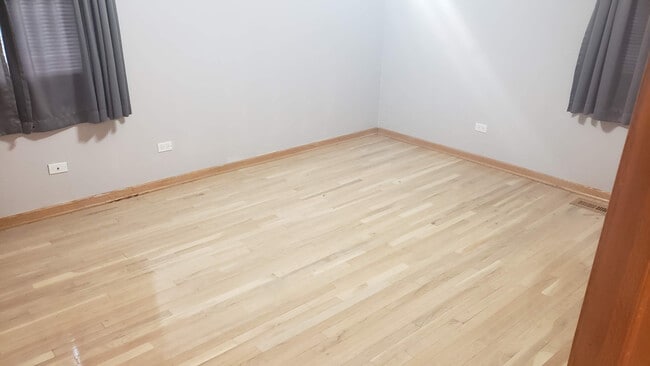 Rooms flooring - 3300 Saratoga Ave