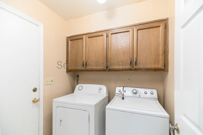 Foto del edificio - 2166 E Diamond Ave