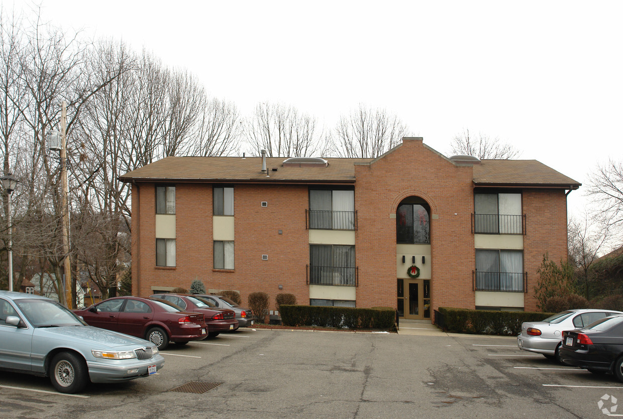 Primary Photo - Bradley Court Apartment