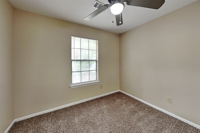 Foto del edificio - 15 Kearny Brook Pl
