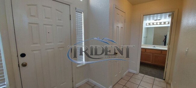 Foto del edificio - 1670 Wildflower Cir