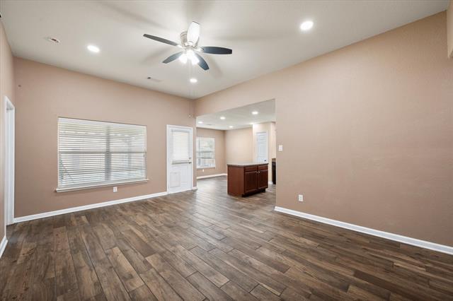 Building Photo - 10024 Quail Glen Dr