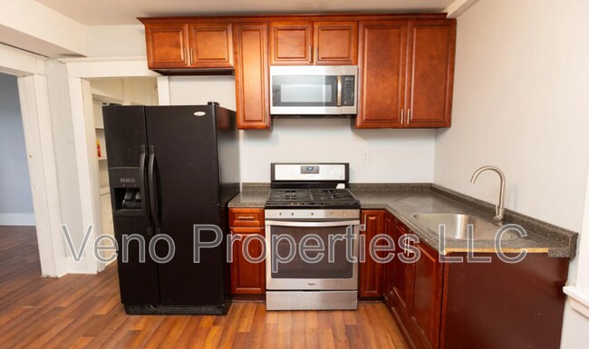 Building Photo - 515 Seneca St