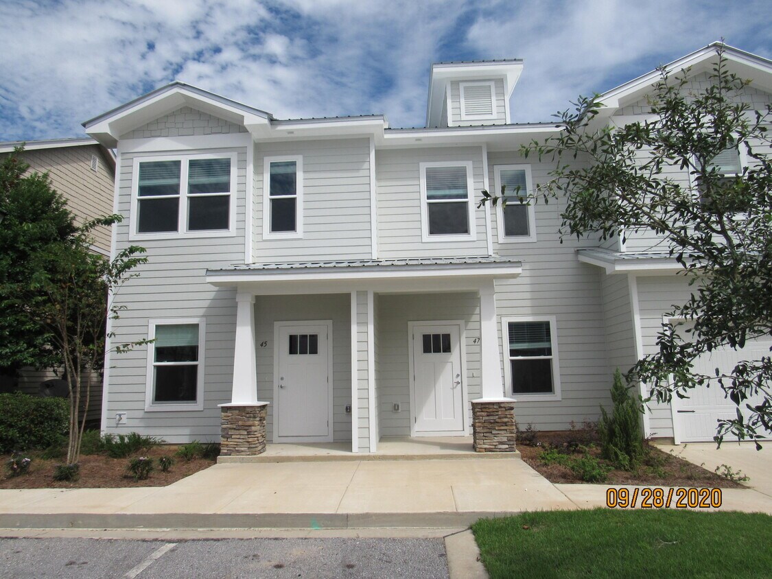 45 S Sand Palm Rd, Freeport, FL 32439 Townhouse for Rent in Freeport