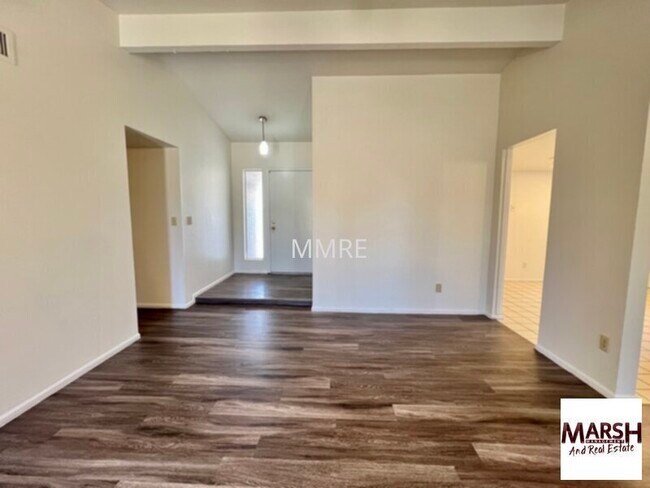 Foto del edificio - Great 3 bedroom home with large back yard ...