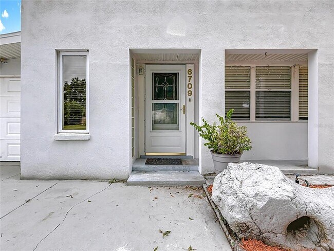 Foto del edificio - 6709 Orchard Dr N