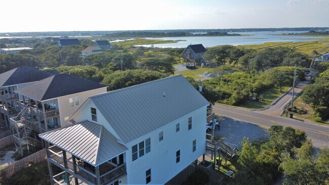 Building Photo - North Topsail Beach 5 Bedroom 4.5 Bathroom...