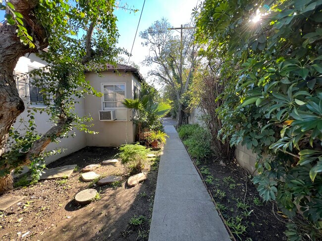 Building Photo - 13912 Burbank Blvd