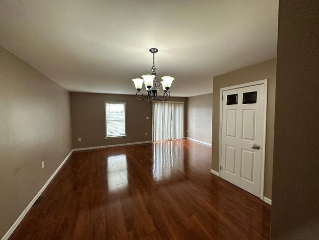 Foto del edificio - 203 Poplar Dr