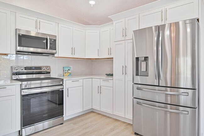 Foto del edificio - ***FULLY FURNISHED - 2/2 Villa W/Garage - ...