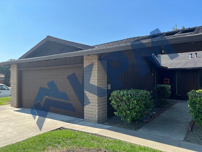 Building Photo - 1519 Silver Creek Cir