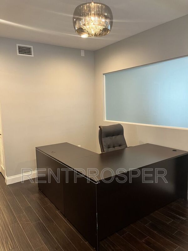 Foto del edificio - 2590 S Bumby Ave