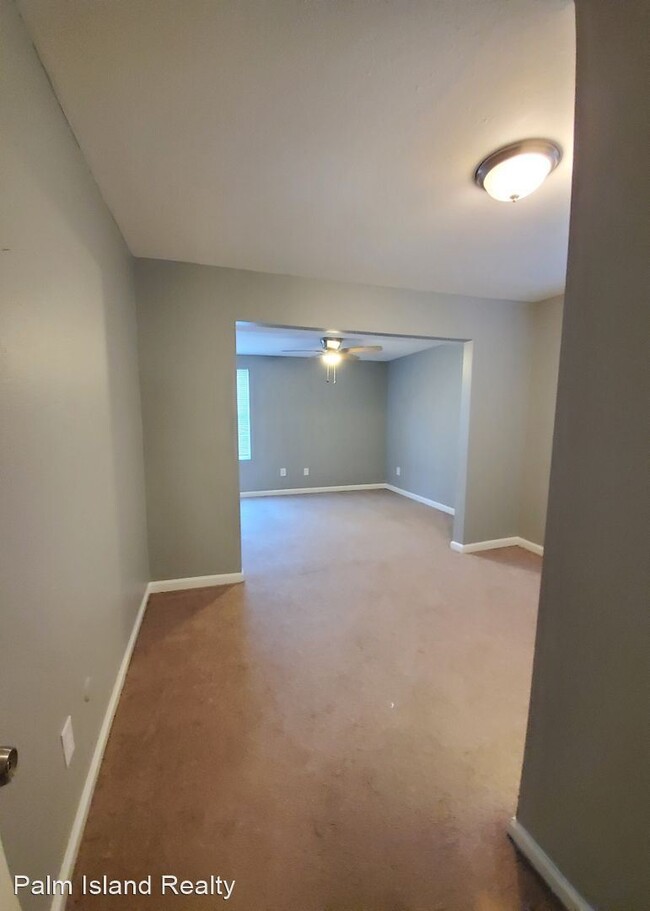 Building Photo - 4 br, 2 bath House - 3413 W Maxwell St