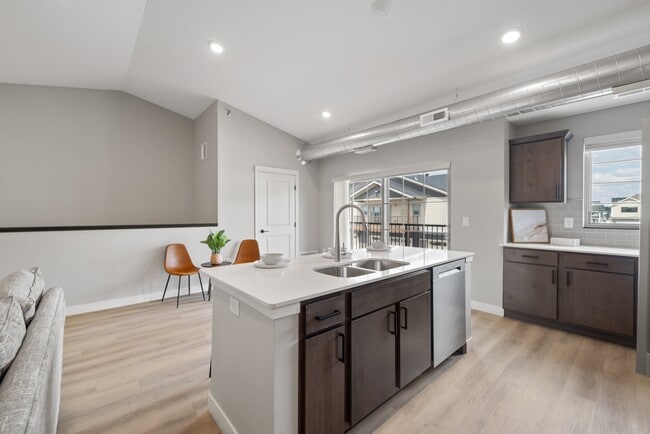 Building Photo - Independence Townhomes