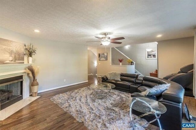 Foto del edificio - 15 Collinswood Wy