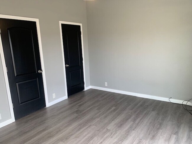 Foto del edificio - 381 Parkchester Dr