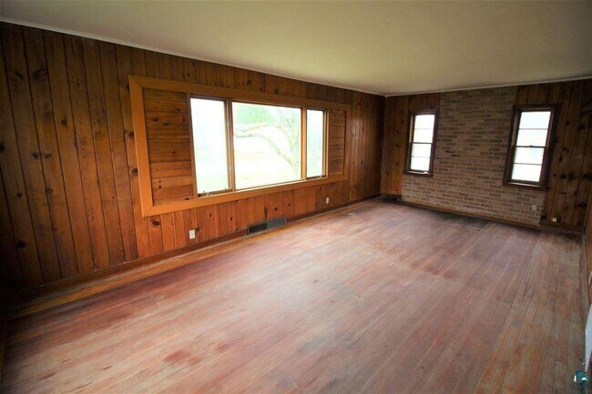 Building Photo - 1121 9th Ave W
