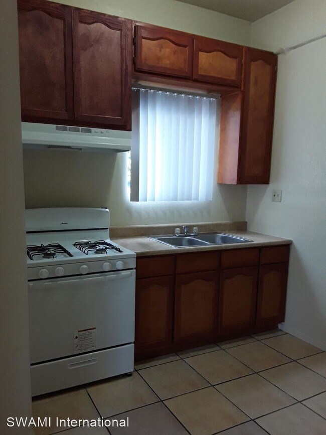 Foto del edificio - 1035-1035 W 102nd St