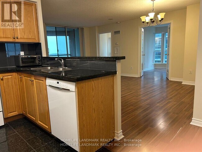 Building Photo - 7 Lorraine Dr