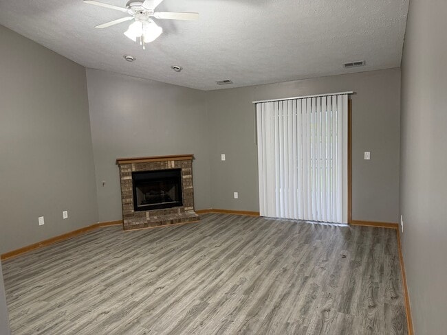 Building Photo - 2 bedroom, 2 full Bath, 2 car attached garage, West Lafayette duplex.