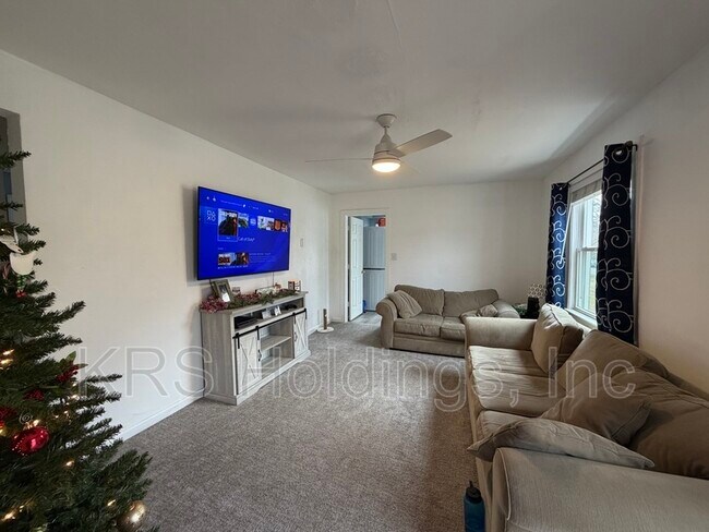 Foto del edificio - 412 E Westmont Ave