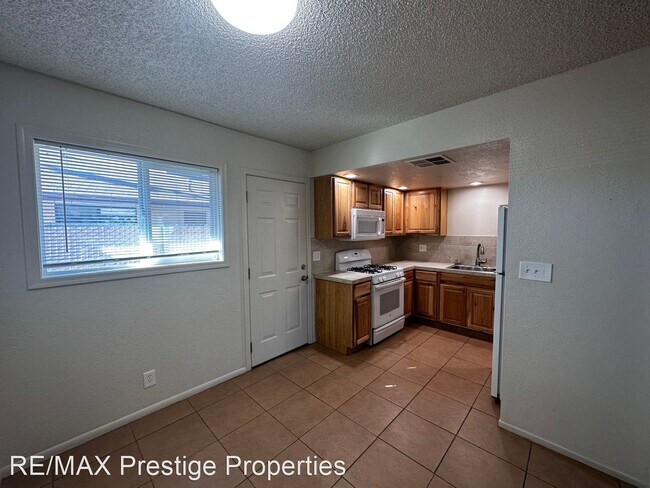 Building Photo - 2 br, 1 bath House - 3849 N. Roosevelt St. #2