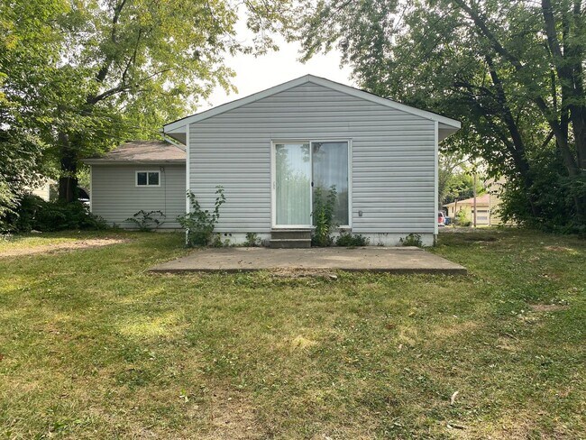 Foto del edificio - 3 Bed / 1.5 Bath Home located in Lawrence Township!