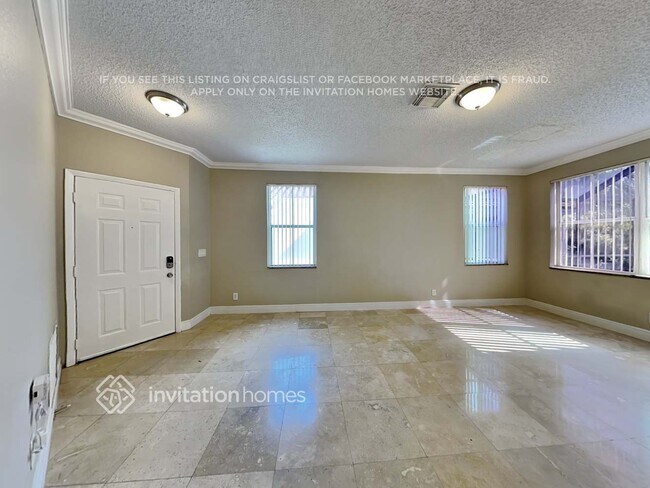 Foto del edificio - 18430 NW 21st St