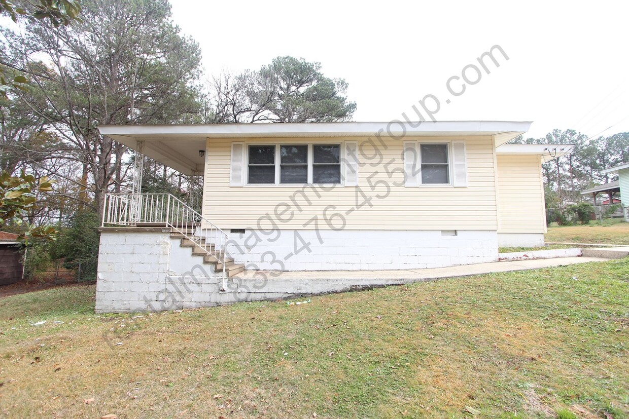 Primary Photo - New On The Market with Fresh Updates!! Bet...